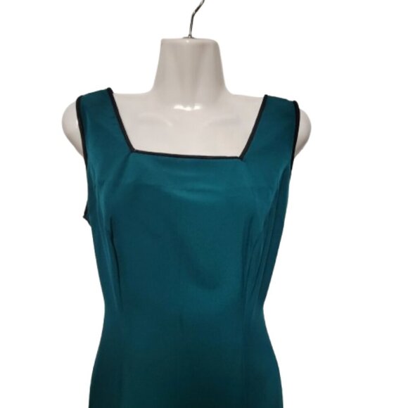 Green and Black Flare Dress - Picture 3 of 10